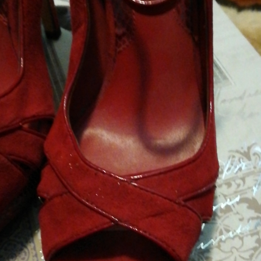 Shoes - Picture 4 of 4